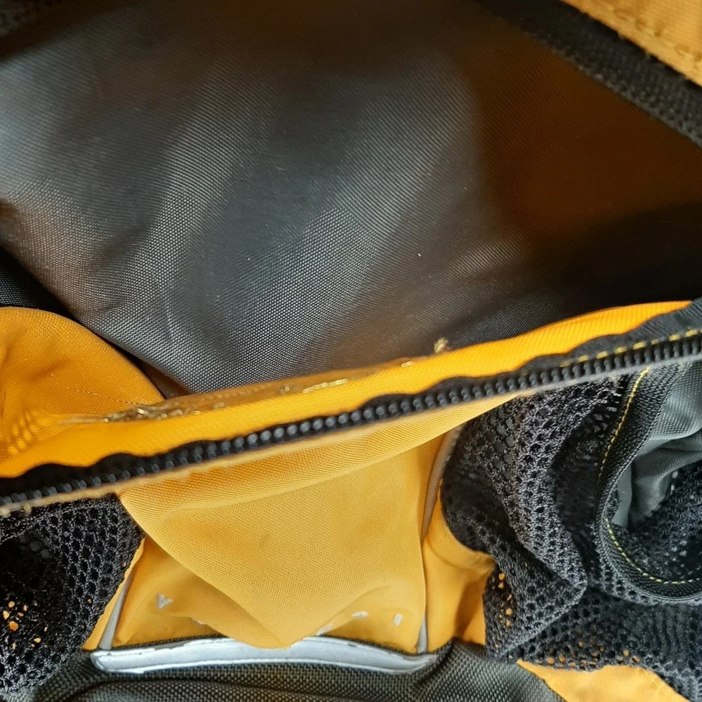 The Northface TNF Yavapai Backpack Yellow Black No Reservoir Pikes Peak Logo